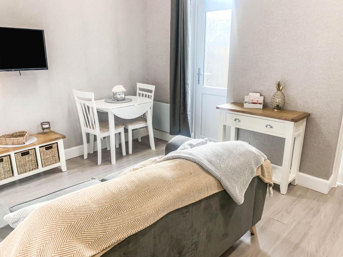 The Rosebery Retreat By The Castle 1-Bed Apartment إينفيرنيس المظهر الخارجي الصورة