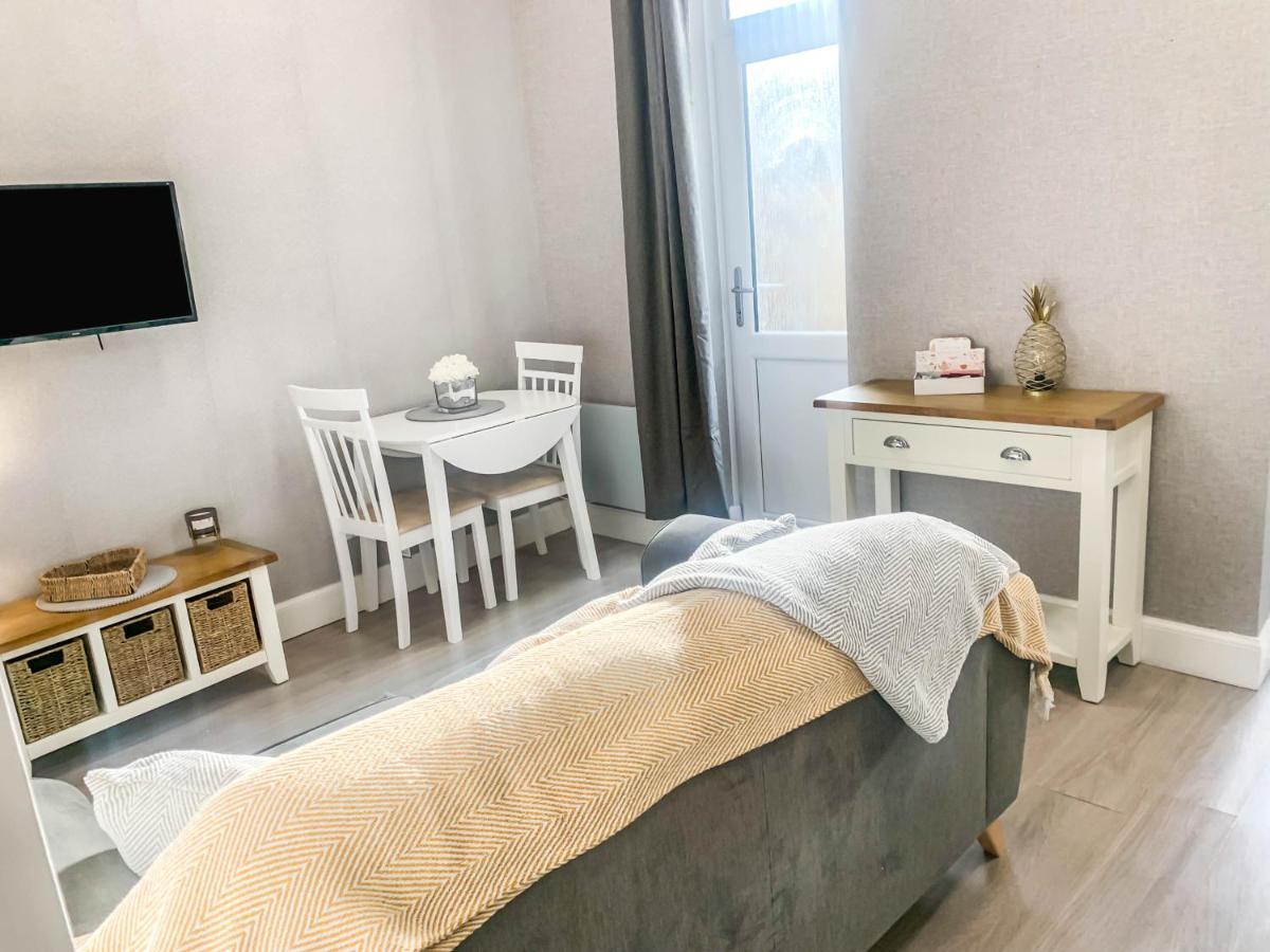 The Rosebery Retreat By The Castle 1-Bed Apartment إينفيرنيس المظهر الخارجي الصورة