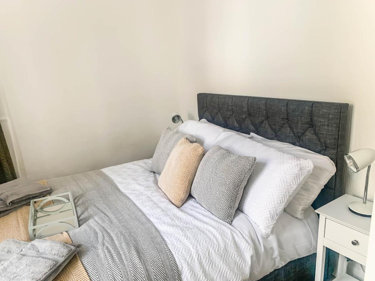 The Rosebery Retreat By The Castle 1-Bed Apartment إينفيرنيس المظهر الخارجي الصورة